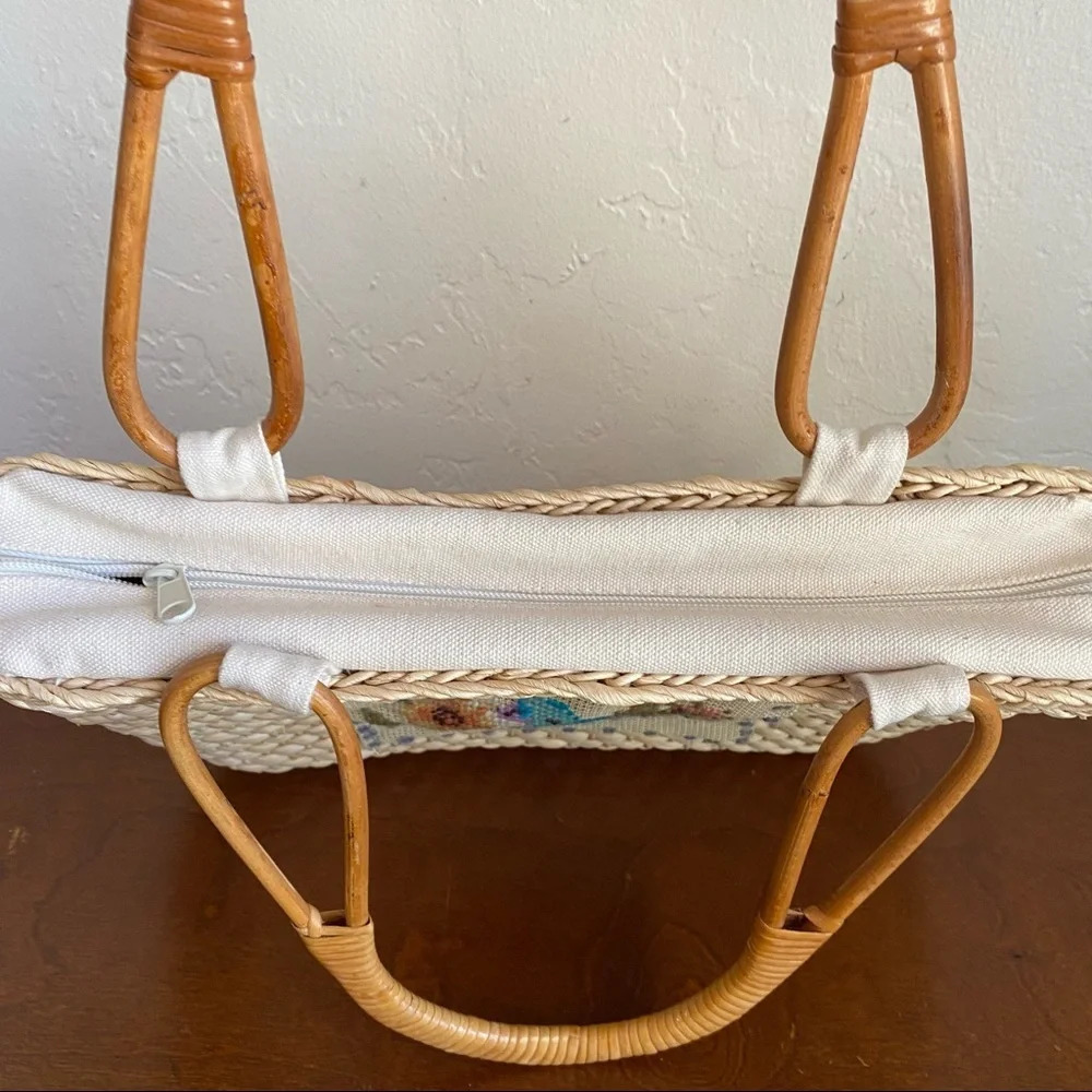 Vintage style woven bag with true vintage needlepoint panel - Picture 11 of 16